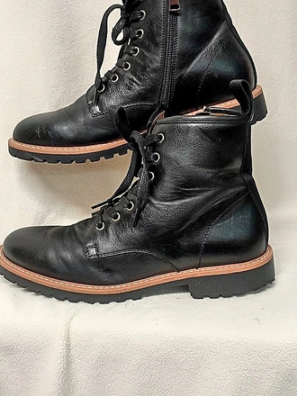 Steve Madden Women's 9.5 Side Zip HEELR EUC Black Leather Combat Boots